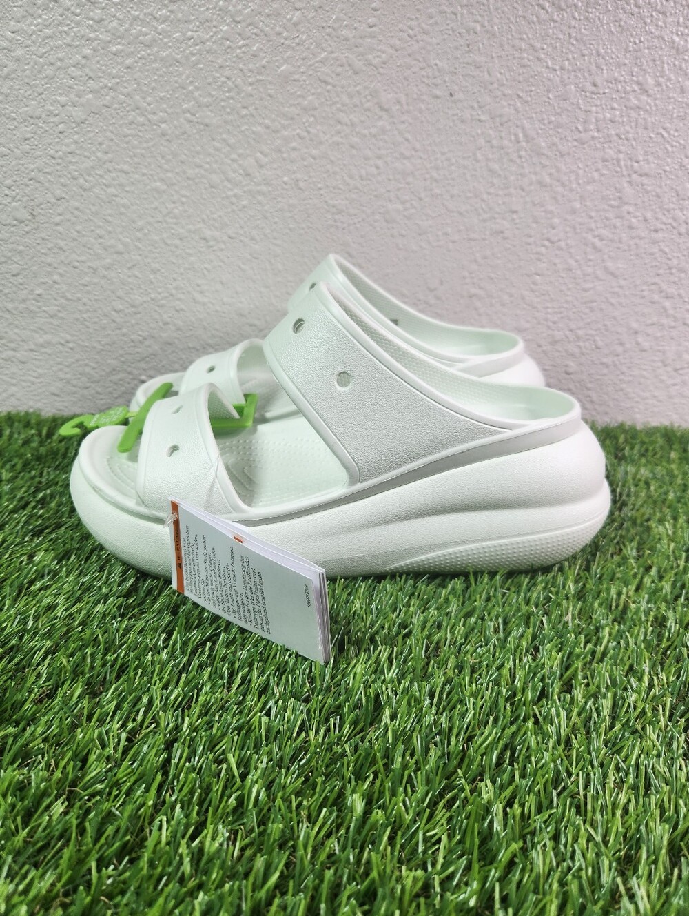 CROCS CLASSIC Adult Crush Platform Sandals, Mint Green Women Size 8,  NEW!